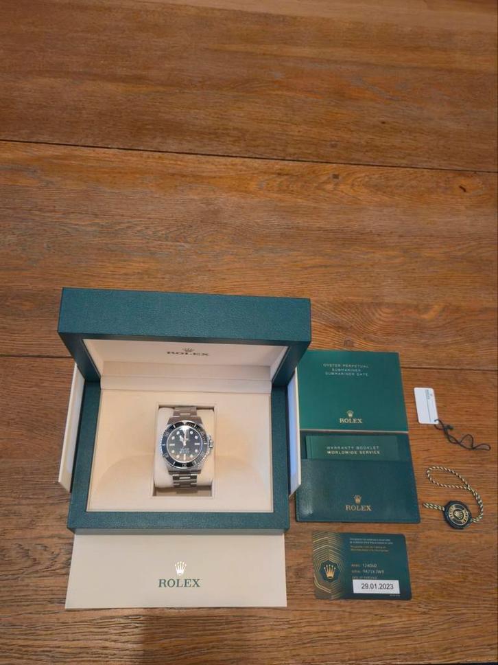 Rolex Submariner 124060   2023  full set en superbe état!, Bijoux, Sacs & Beauté, Montres | Hommes, Rolex, Enlèvement