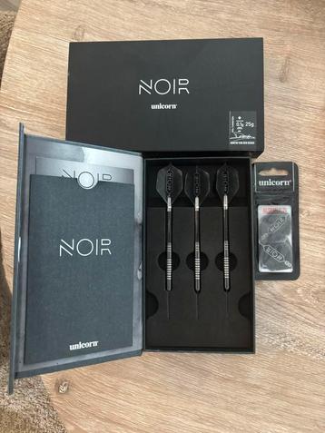 Unicorn noir darts dimitri van de bergh beschikbaar voor biedingen