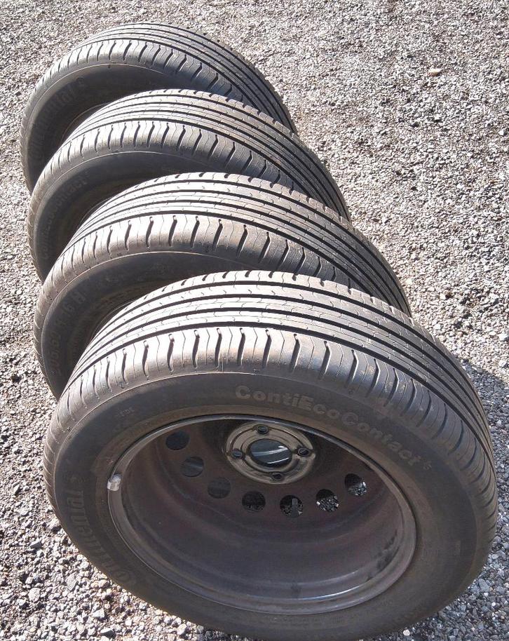 Très bons pneus été 205/60-16 sur jantes originales Ford, Autos : Pièces & Accessoires, Pneus & Jantes, Pneus et Jantes, Pneus été