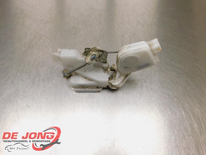 Deurslot Mechaniek 4Deurs rechts-achter van een Mitsubishi P, Auto-onderdelen, Carrosserie, Mitsubishi, Gebruikt, 3 maanden garantie