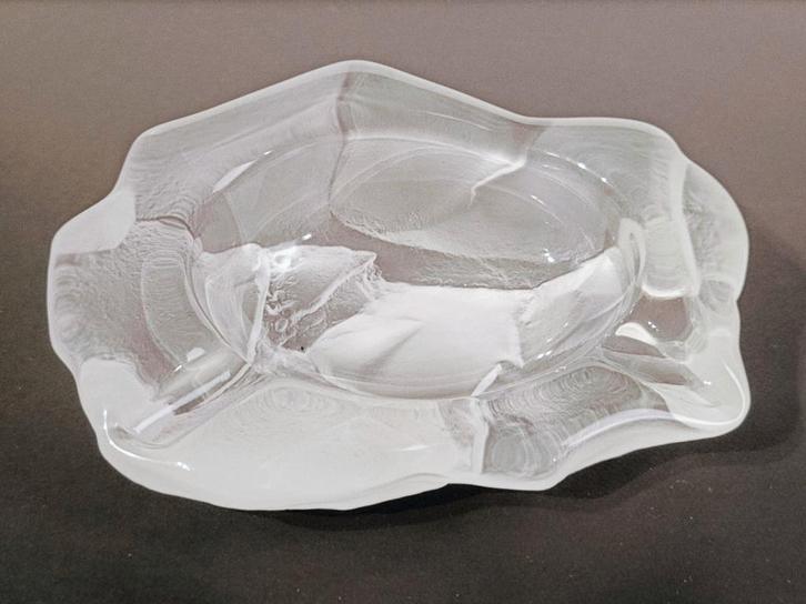 VAL SAINT LAMBERT: Vide-Poche Brutaliste en cristal givré., Antiquités & Art, Antiquités | Verre & Cristal, Enlèvement ou Envoi