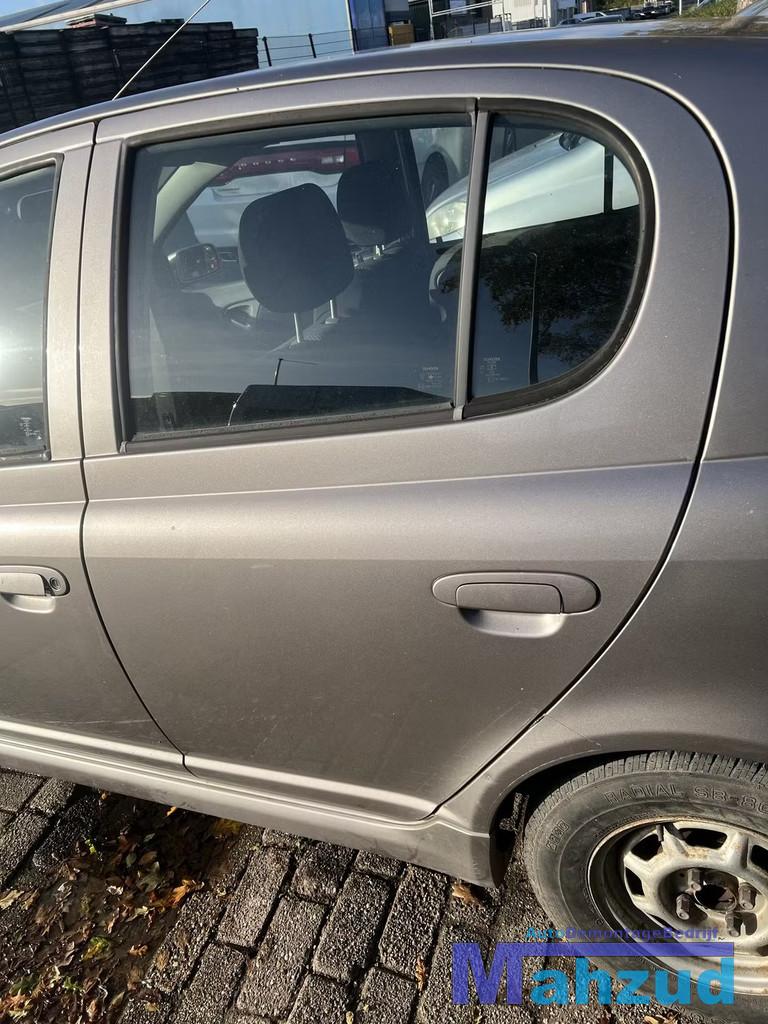 TOYOTA YARIS P1 Grijs links achter deur portier 1999-2004, Info@toyota.co.jp, Gebruikt, Deur, Toyota Motor Corporation