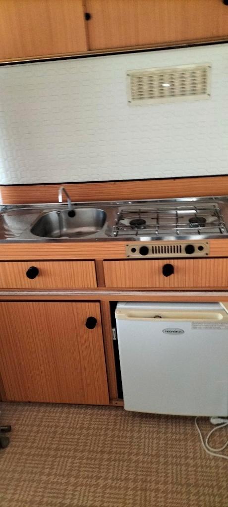 Esterel plooicaravan met vaste wanden, Caravans en Kamperen, Caravans, Particulier, tot en met 3, 500 - 750 kg, Standaardzit, Esterel