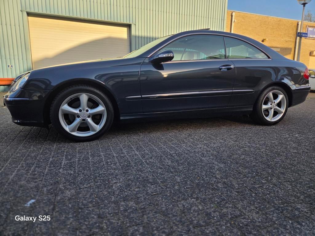 Mercedes-Benz E320 V6 EN TRÈS BON ÉTAT PREMIER PROPRIÉTAIRE, Autos, Mercedes-Benz, Cuir, Argent ou Gris, Achat, Beige
