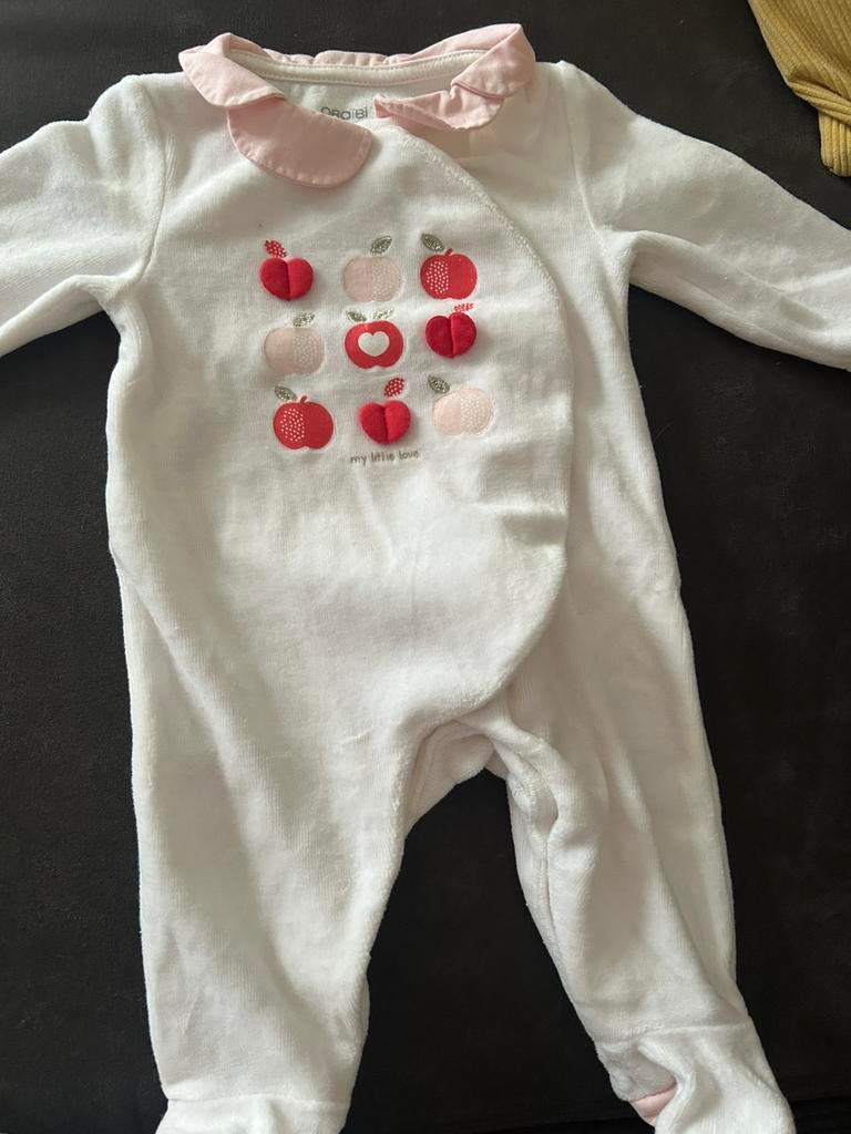 Lot de vêtements fille 1 mois, Enfants & Bébés, Enlèvement, Comme neuf, Fille