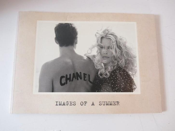 Boek Chanel Images of A Summer Claudia Schiffer 2008, Boeken, Mode, Gelezen, Ophalen of Verzenden