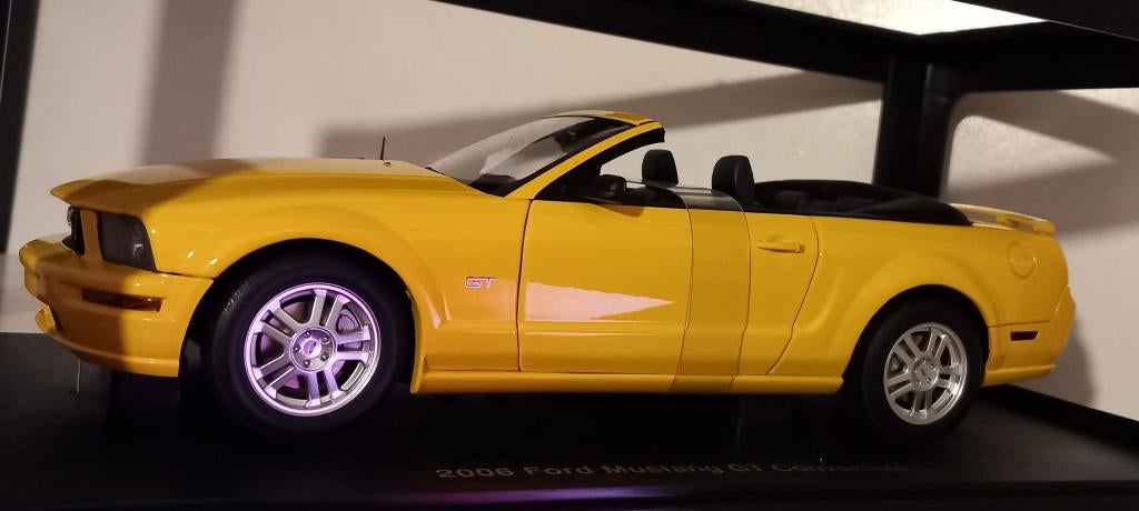 1/18 Ford Mustang GT V8 4.6L Convertible 2006 Autoart, Hobby en Vrije tijd, Modelauto's | 1:18, Nieuw, Auto, Autoart, Ophalen of Verzenden