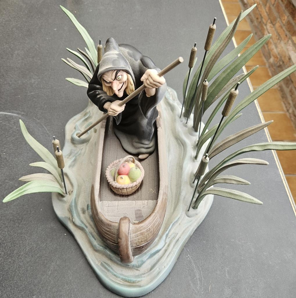 Disney beeldje Snow White And The Seven Dwarfs, Verzamelen, Disney, Zo goed als nieuw, Beeldje of Figuurtje, Sneeuwwitje of Doornroosje