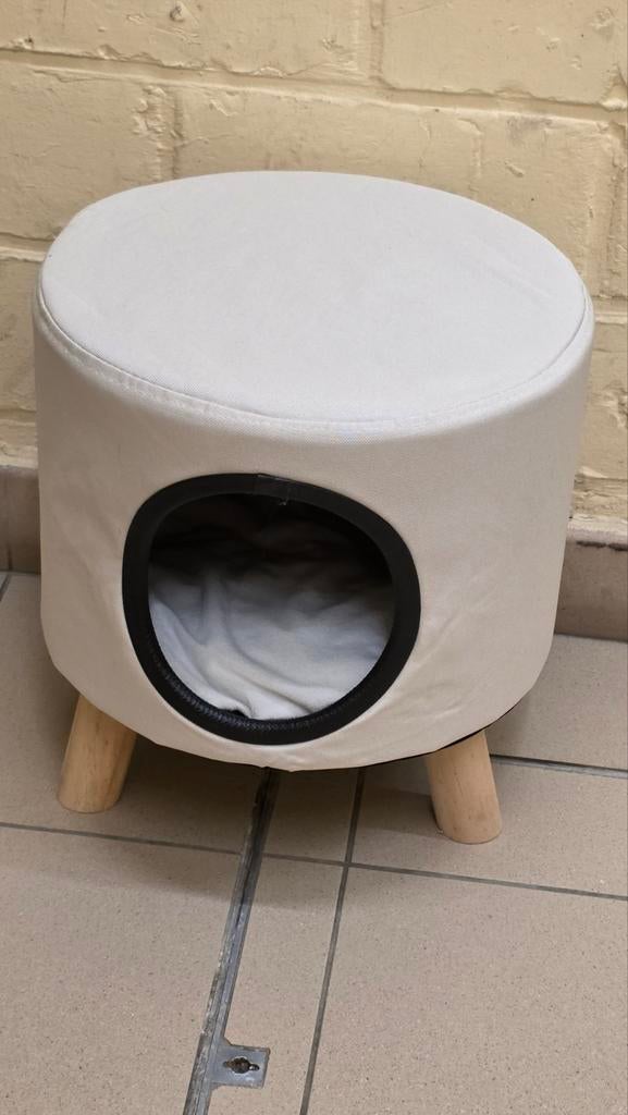 PETIT TABOURET ECRU AVEC NICHE POUR CHAT, Animaux & Accessoires, Accessoires pour chats, Enlèvement