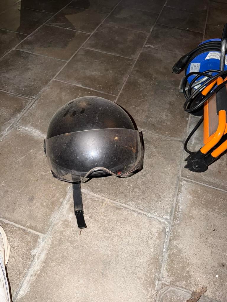 Helm vito L, Ophalen, Zo goed als nieuw