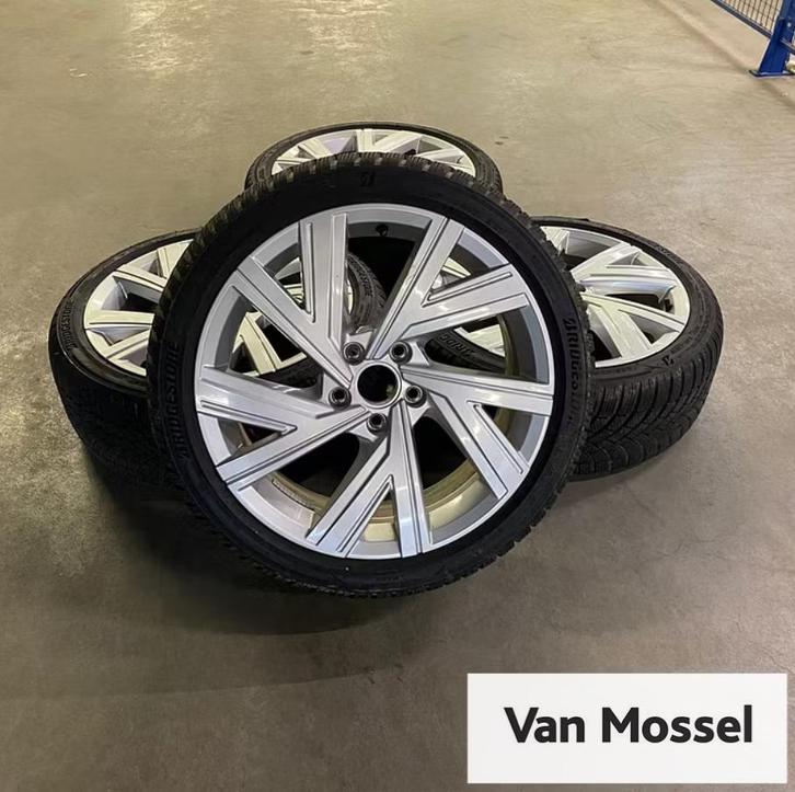 VW Golf 8 Bridgestone Blizzak LM005 225/40/R18 92V, Auto-onderdelen, Banden en Velgen, Banden en Velgen, Winterbanden, 18 inch