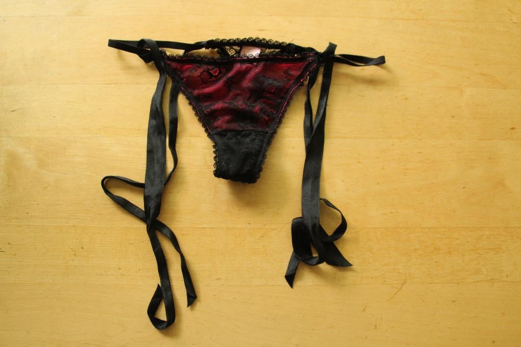 NOUVEAU string à rubans décoratifs Hunkemöller taille S/M, Hunkemöller, Envoi, Noir, String