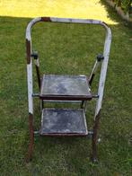Oude trapladder, 2 treden, Ophalen