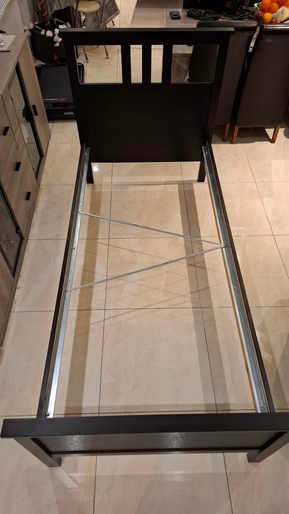 Ikea HEMNES bed, bruin-zwart 1 zitplaats in zeer goede staat, Huis en Inrichting, Ophalen, Bruin
