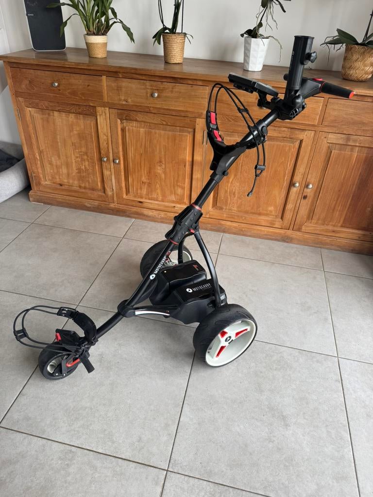 Chariot de golf électrique Motocaddy M1 Pro comme neuf, Sports & Fitness, Enlèvement, Comme neuf, Balle(s)