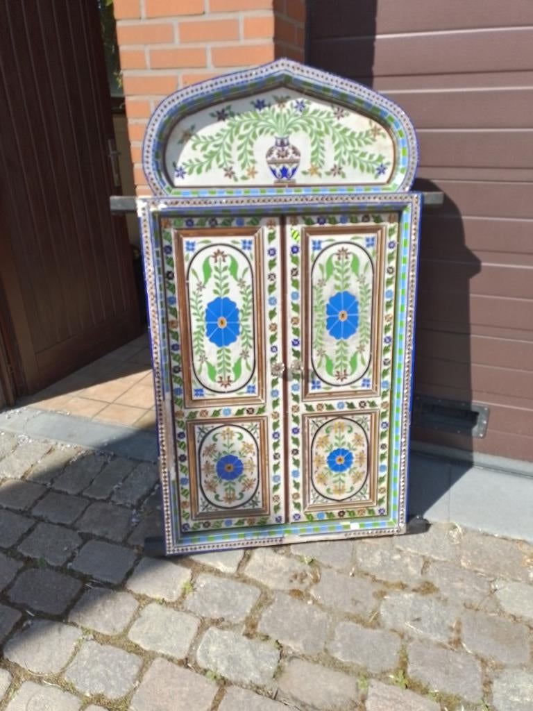 Fenêtre marocaine avec mosaïque de verre, Enlèvement