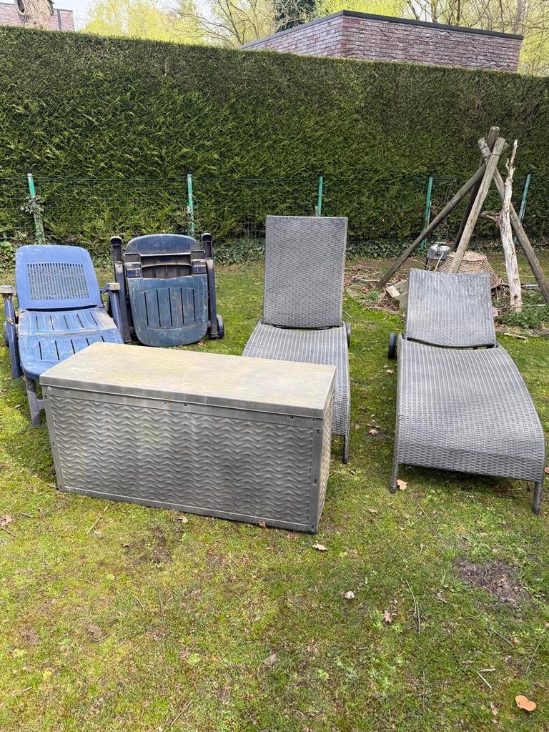 CHAISES LONGUES QUI PEUVENT ÊTRE RÉCUPÉRÉES GRATUITEMENT, Enlèvement, Comme neuf