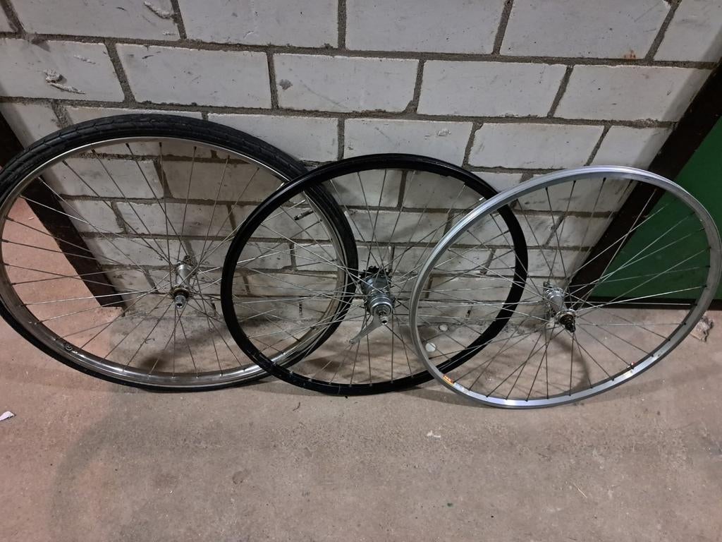 roue de vélo avec pneu 28x1,2 pouces et panier avant, Enlèvement, Utilisé, Autres types