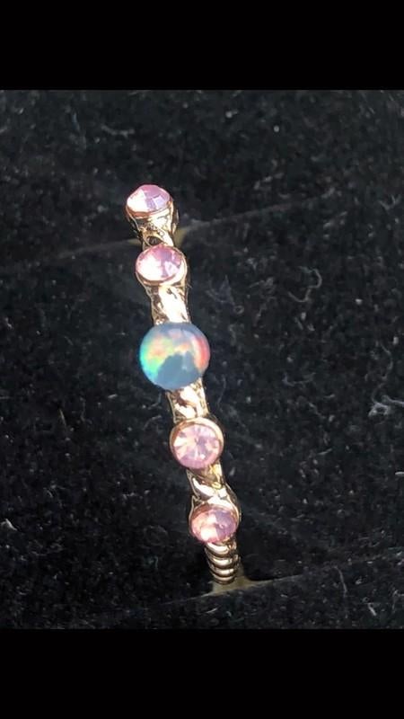 Opaal triplet ring maat 17 met sier steentjes homemade, Overige materialen, Met edelsteen, Nieuw, Ophalen of Verzenden