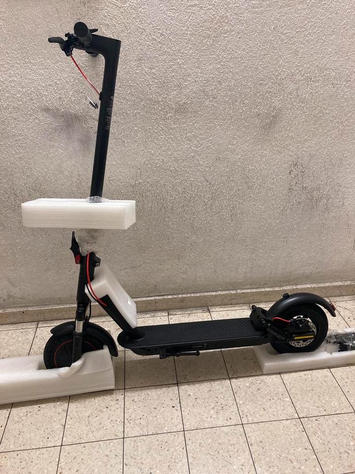 Nieuwe elektrische scooter met dubbele vering, Fietsen en Brommers, Steps, Nieuw, Elektrische step (E-scooter), Ophalen