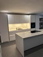 Showroom model Nieuw Complete keuken met eiland, Neuf, Sans poignée, Bois, Enlèvement