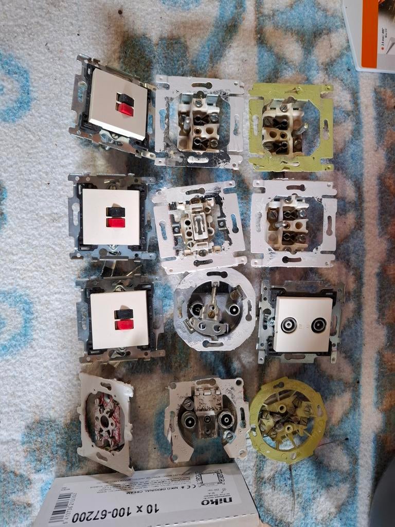 Lot stopcontacten, coax,.., Enlèvement ou Envoi