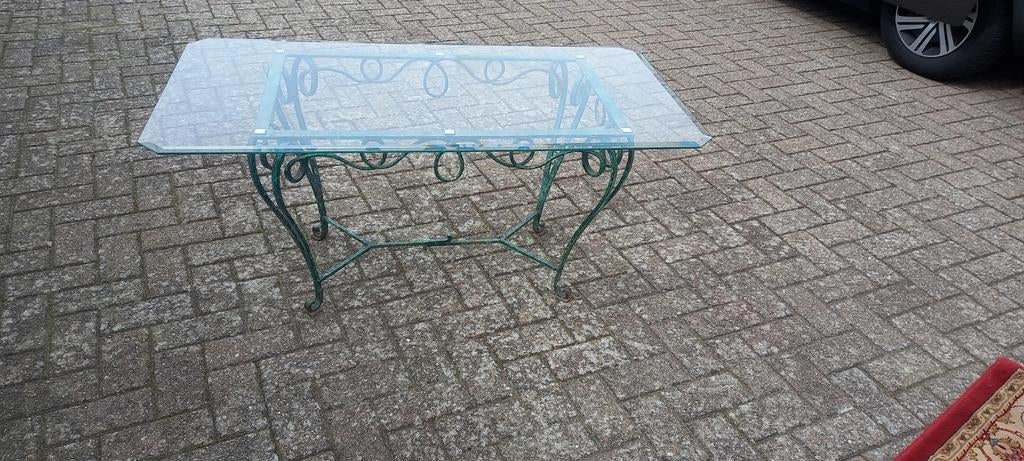 Glazen tuintafel, Ophalen