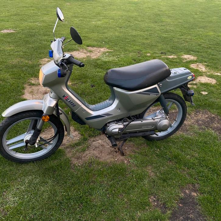 Honda wallaroo de luxe a klasse met alle papieren, Fietsen en Brommers, Brommers | Honda, Ophalen