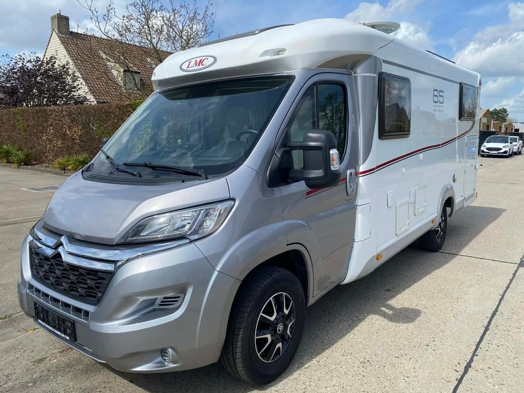 Lmc V643 G 65 Jaar Edition, Caravanes & Camping, Camping-cars, Entreprise, Diesel, Réfrigérateur, Semi-intégral