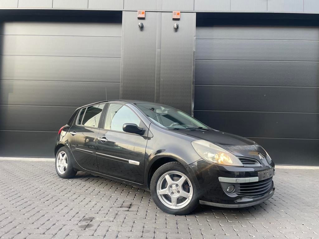 Renault Clio Essence édition spéciale Paris Control deja Ok, Auto's, Renault, Bedrijf, Te koop, Clio, Benzine, 5 deurs, Handgeschakeld