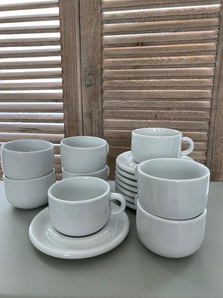 Set van 8 kop en schotel Ikea, Maison & Meubles, Cuisine | Vaisselle, Comme neuf, Tasse(s) et/ou soucoupe(s), Uni, Poterie, Enlèvement ou Envoi