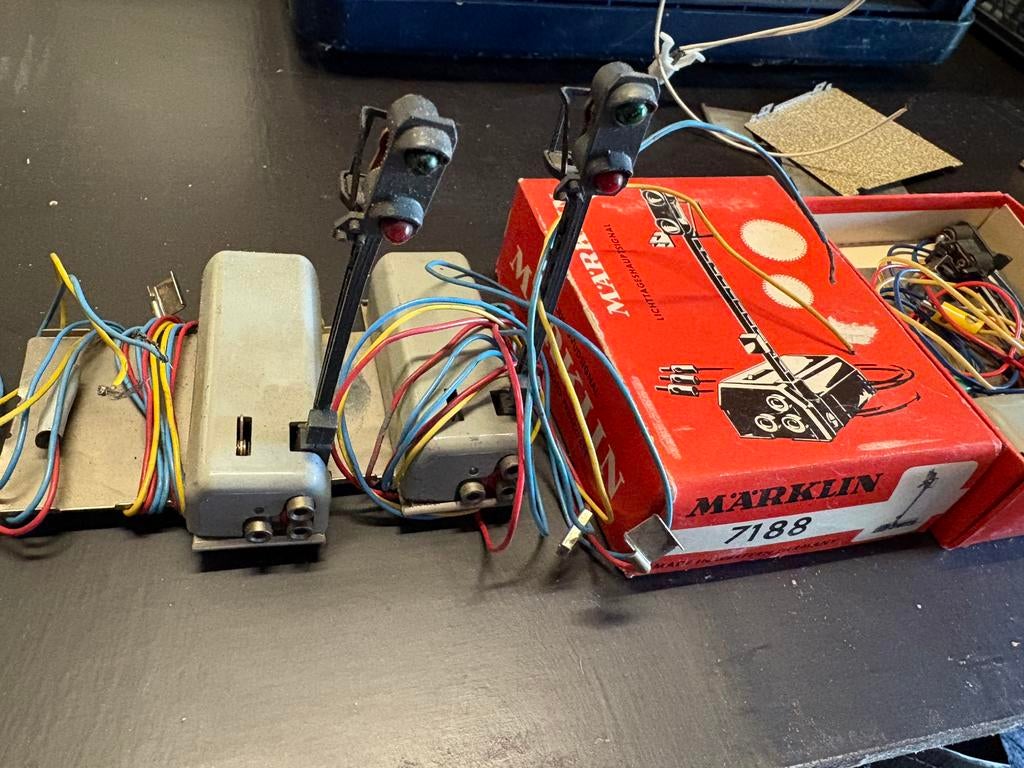 MARKLIN FEUX DE VOIE HO 3 pieces - 1 en boite 7188 bon etat, Enlèvement ou Envoi, Comme neuf, Autres types, Märklin