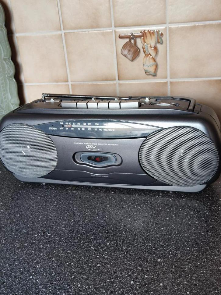 Radio cassette Elta, TV, Hi-fi & Vidéo, Radios, Utilisé, Radio, Enlèvement