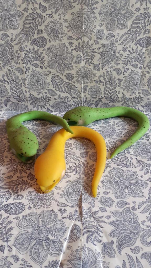 lot de 3 murènes de couleurs en caoutchouc souple, Collections, Statues & Figurines, Utilisé, Animal, Enlèvement ou Envoi