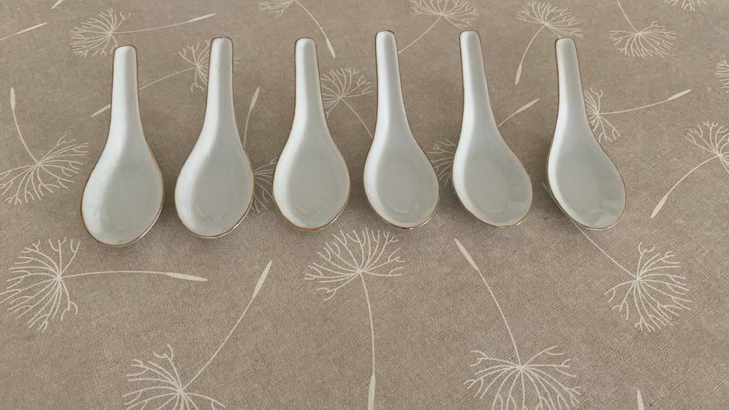 6 porseleinen lepels met gouden randje, Antiquités & Art, Antiquités | Couverts, Enlèvement