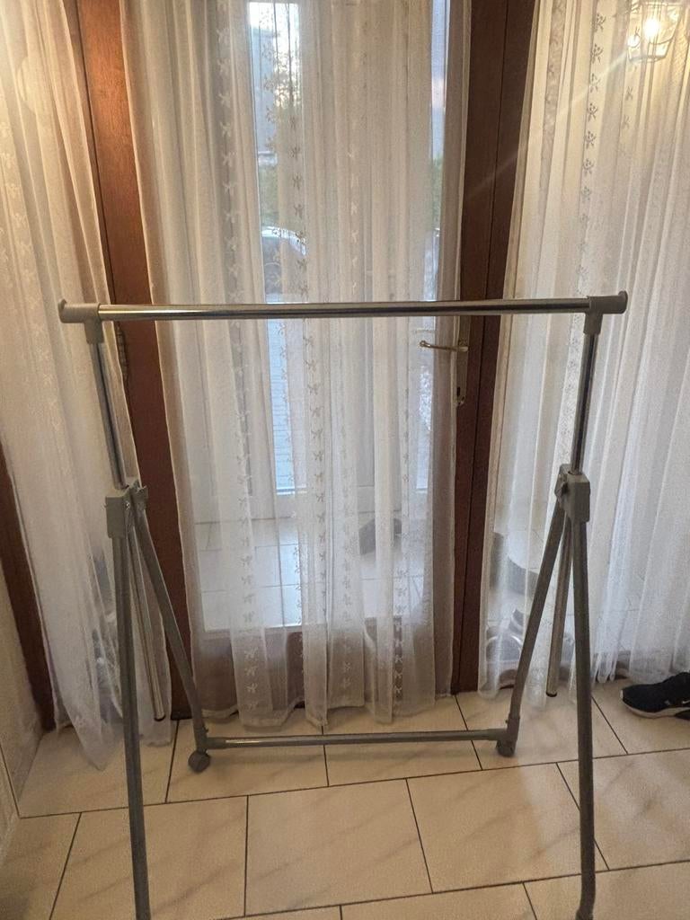 Stevig metalen kledingrek – verstelbaar & inklapbaar, Ophalen, Zo goed als nieuw