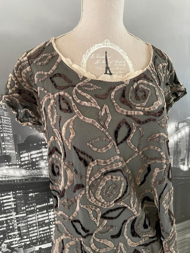 T-shirt met reliëf Armani - 40 - bij aankoop GRATIS T-shirt, Vêtements | Femmes, T-shirts, Porté, Taille 38/40 (M), Brun, Manches courtes