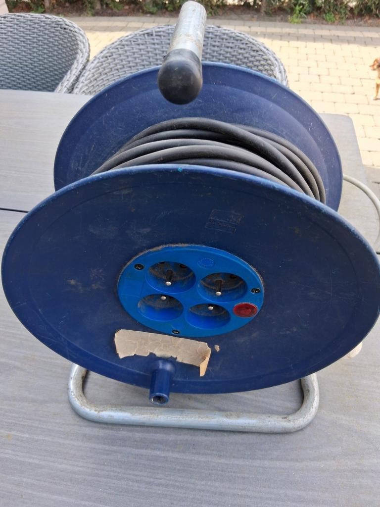 Verlengkabel op haspel, Ophalen, Stopcontact