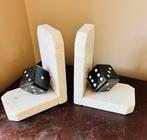 Twee Carrara marmeren boekensteunen, Ophalen