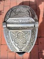 Corbeille à charbon ancienne en fonte, richement décorée, Enlèvement