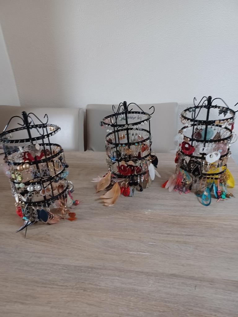 Lot de 3 présentoirs a bijoux rotatifs, Bijoux, Sacs & Beauté, Enlèvement, Neuf, Autres couleurs, Avec strass