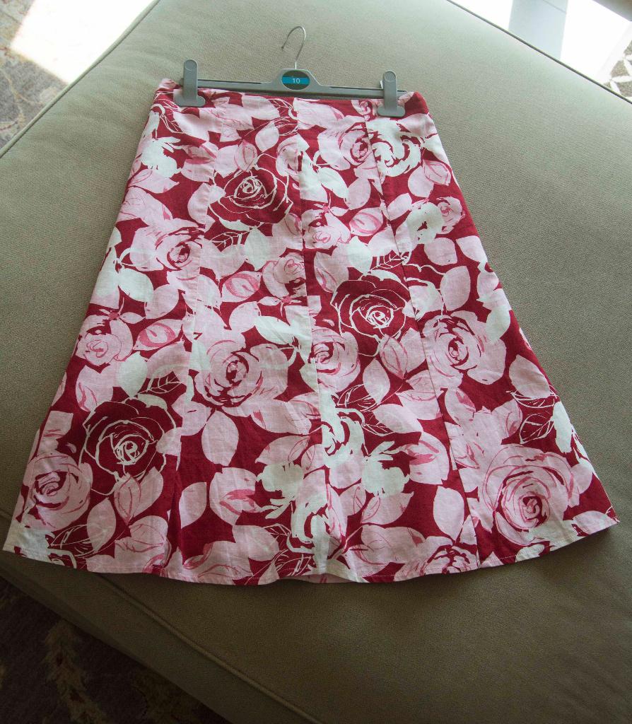 gebloemde rok - zo goed als nieuw, Kleding | Dames, Rokken, Zo goed als nieuw, Maat 38/40 (M), Rood, Onder de knie, Ophalen of Verzenden