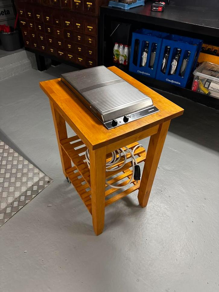 Gaggenau grillplaat + verrijdbare tafel, Huis en Inrichting, Woonaccessoires | Cd- en Dvd-rekken, Zo goed als nieuw, Ophalen