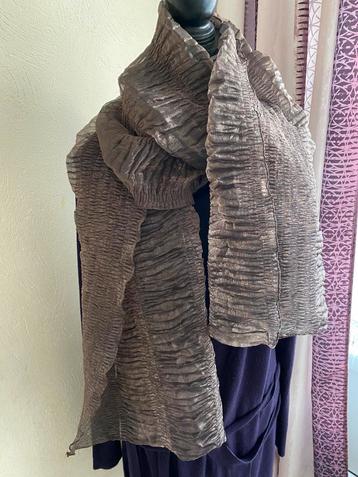 Auberginepaars  Sjaal met krinkle beschikbaar voor biedingen