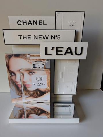 Winkel Display Chanel N5 L'eau beschikbaar voor biedingen