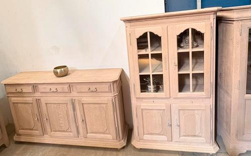 AEROGUMMED vitrinekast van ruw eikenhout, Huis en Inrichting, Kasten | Vitrinekasten, Eikenhout, Ophalen