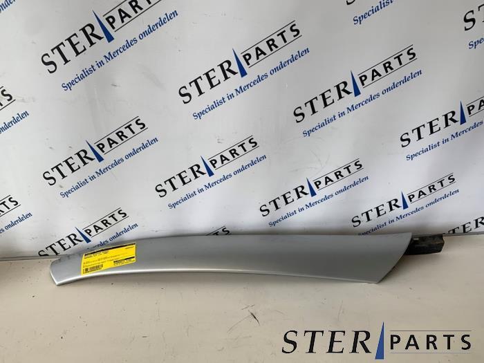 Protection montant A droit d'un Mercedes SLK, Autos : Pièces & Accessoires, Habitacle & Garnissage, Mercedes-Benz, Utilisé, 3 mois de garantie