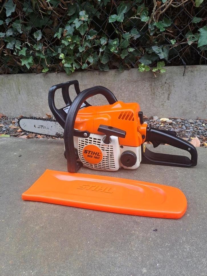 Scie à chaîne à essence Stihl MS180 en bon état, Jardin & Terrasse, Scies manuelles, Utilisé, Scie à arbre, Enlèvement ou Envoi