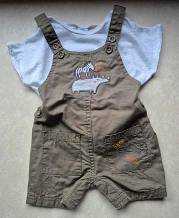 Kaki zomersalopette met dieren en wit T-shirt - Maat 68/80 beschikbaar voor biedingen