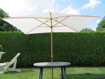 Parasol NEUF 200 cm X 300 cm avec pied 